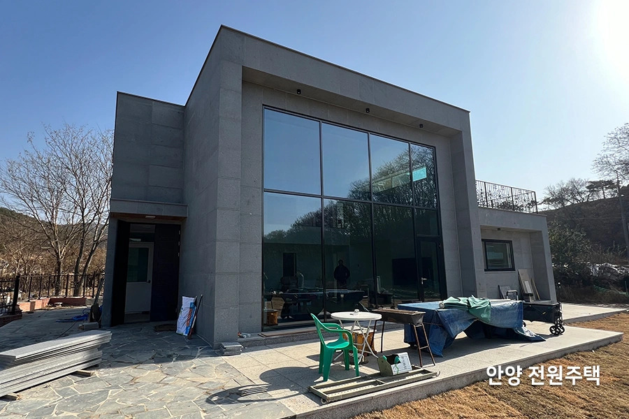 안양 전원주택 거실 대형창호 산 조망